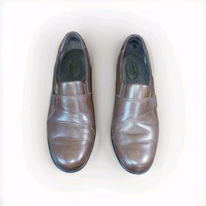 Clarks Women's 9.5 Brown Leather Slip-On Shoes Low Heal Comfort, Work, Casual